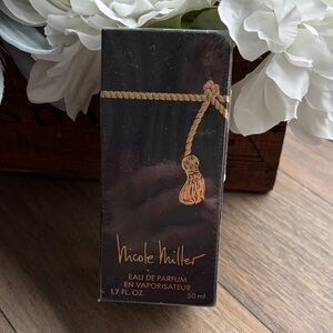 Nicole Miller 1.7 oz spray perfume